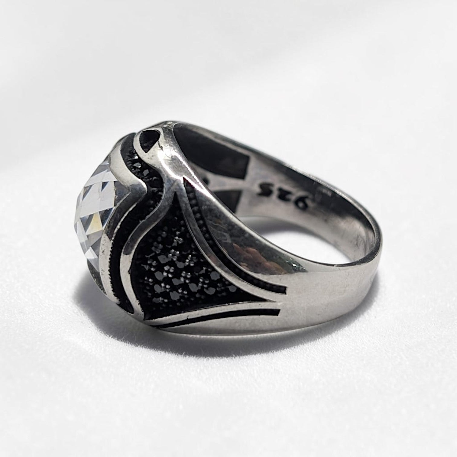 Chevalière Homme Argent 925 Zircon Carré Fumé Pavé Zircons Noirs-Vindicta : Bijoux Argent 925 Massif, Luxe et Héritage
