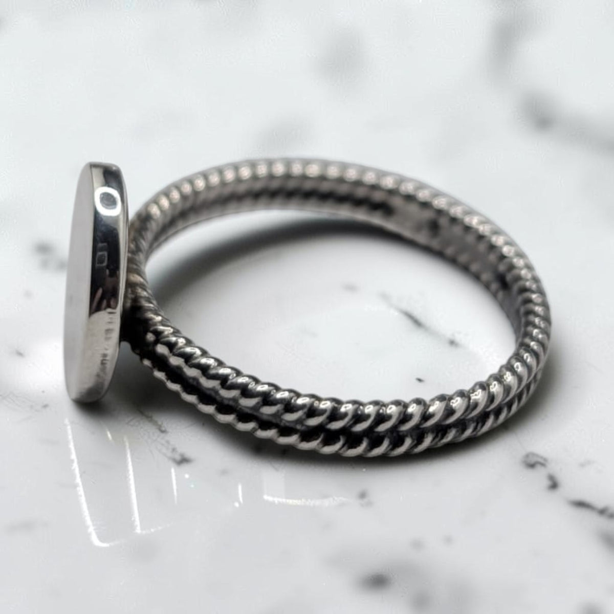 Bague Femme Argent 925 Plateau Rond Brossé Double Tige Torsadée