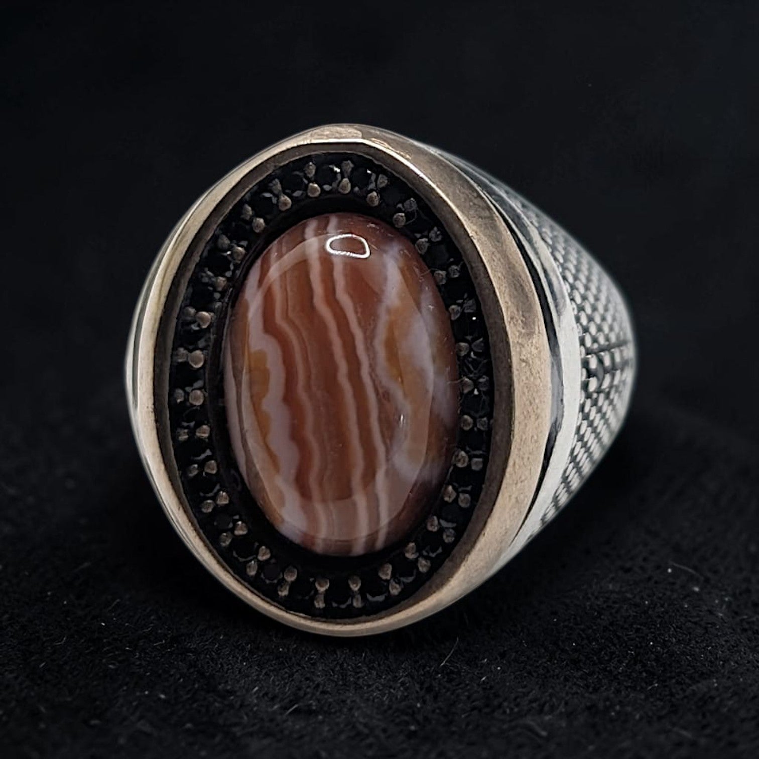 Chevalière Homme Argent 925 Agate Ribanée Ovale Halo Zircons Noirs-Vindicta : Bijoux Argent 925 Massif, Luxe et Héritage