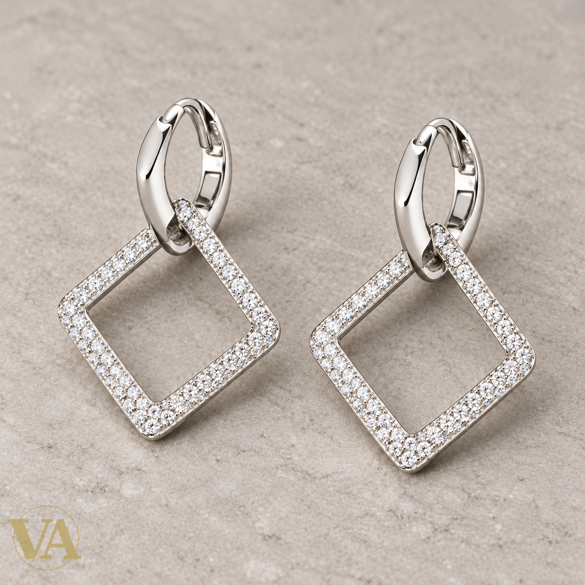 Boucles d’oreilles argent 925 rhodié à carrés suspendus — vue non portée