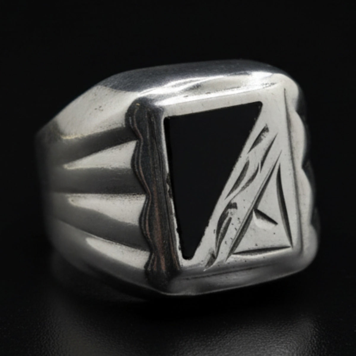 Chevalière Homme Argent 925 – Onyx Noir & Gravures Géométriques
