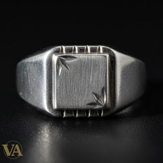 Chevalière Homme Argent 925 – Plateau Brossé & Motifs Étoilés Ciselés