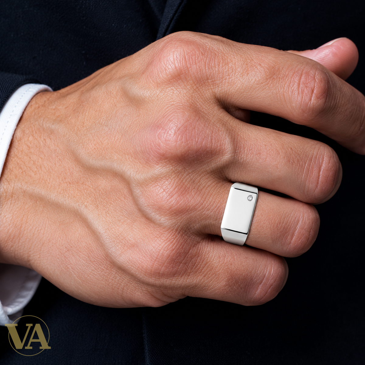 Bague homme argent 925 rhodié 1150310 — très gros plan porté sur la main