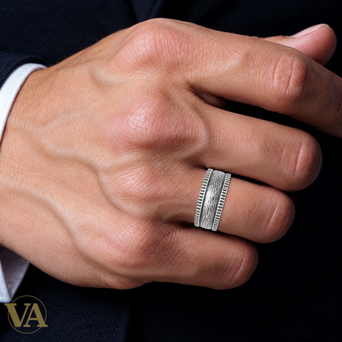 Bague homme argent 925 1953800 — très gros plan porté sur la main