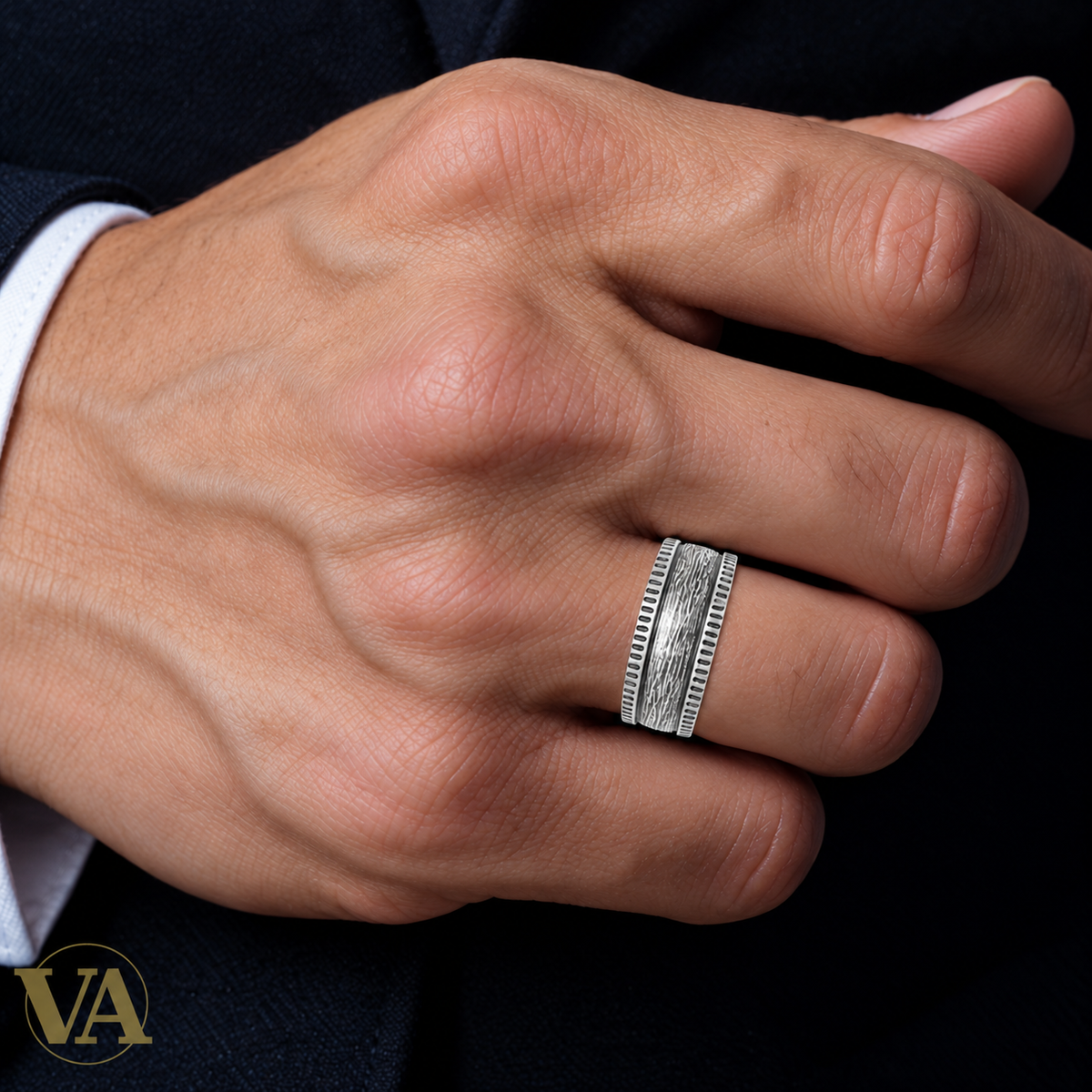 Bague homme argent 925 1953800 — très gros plan porté sur la main