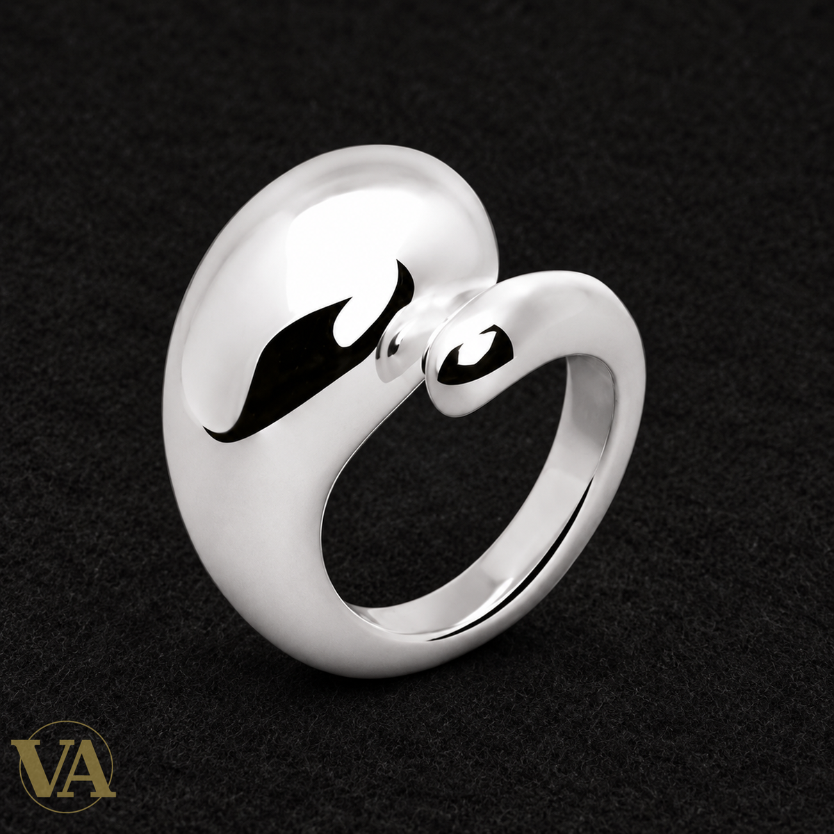 Bague Faye en argent 925 rhodié sur fond noir