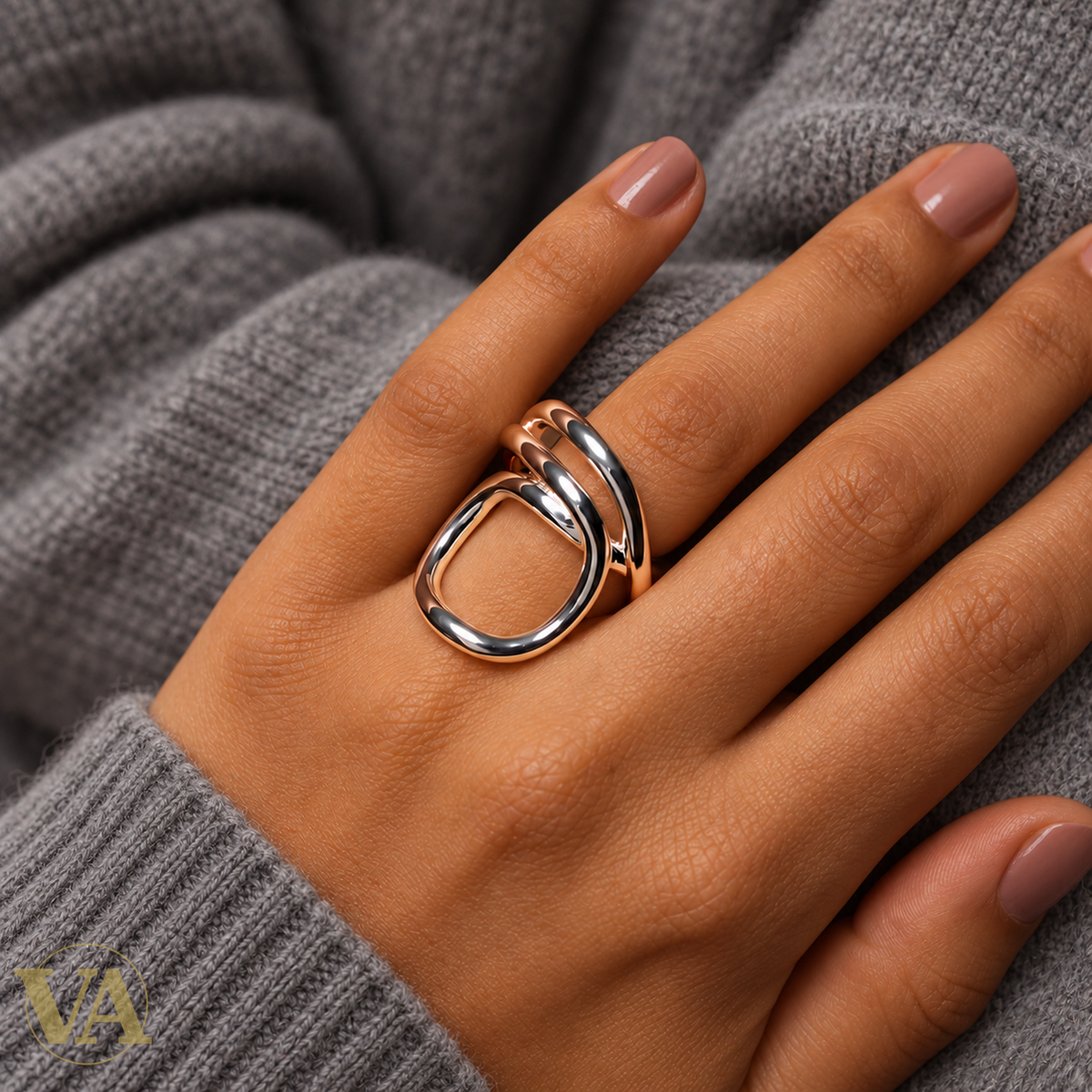 Bague Garland en argent 925 rhodié — portée sur la main au repos