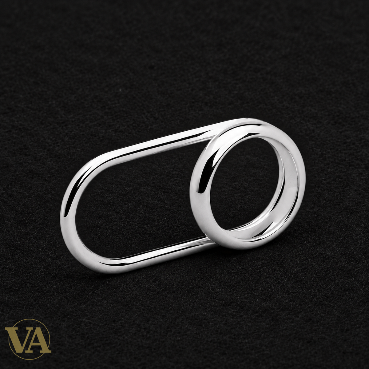 Bague Grant en argent 925 rhodié sur fond noir