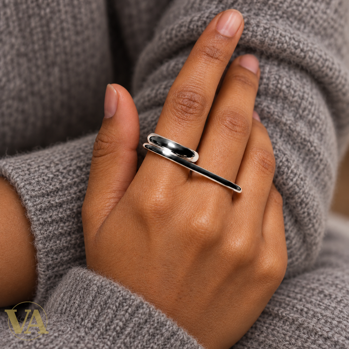 Bague Grant en argent 925 rhodié — portée sur la main au repos