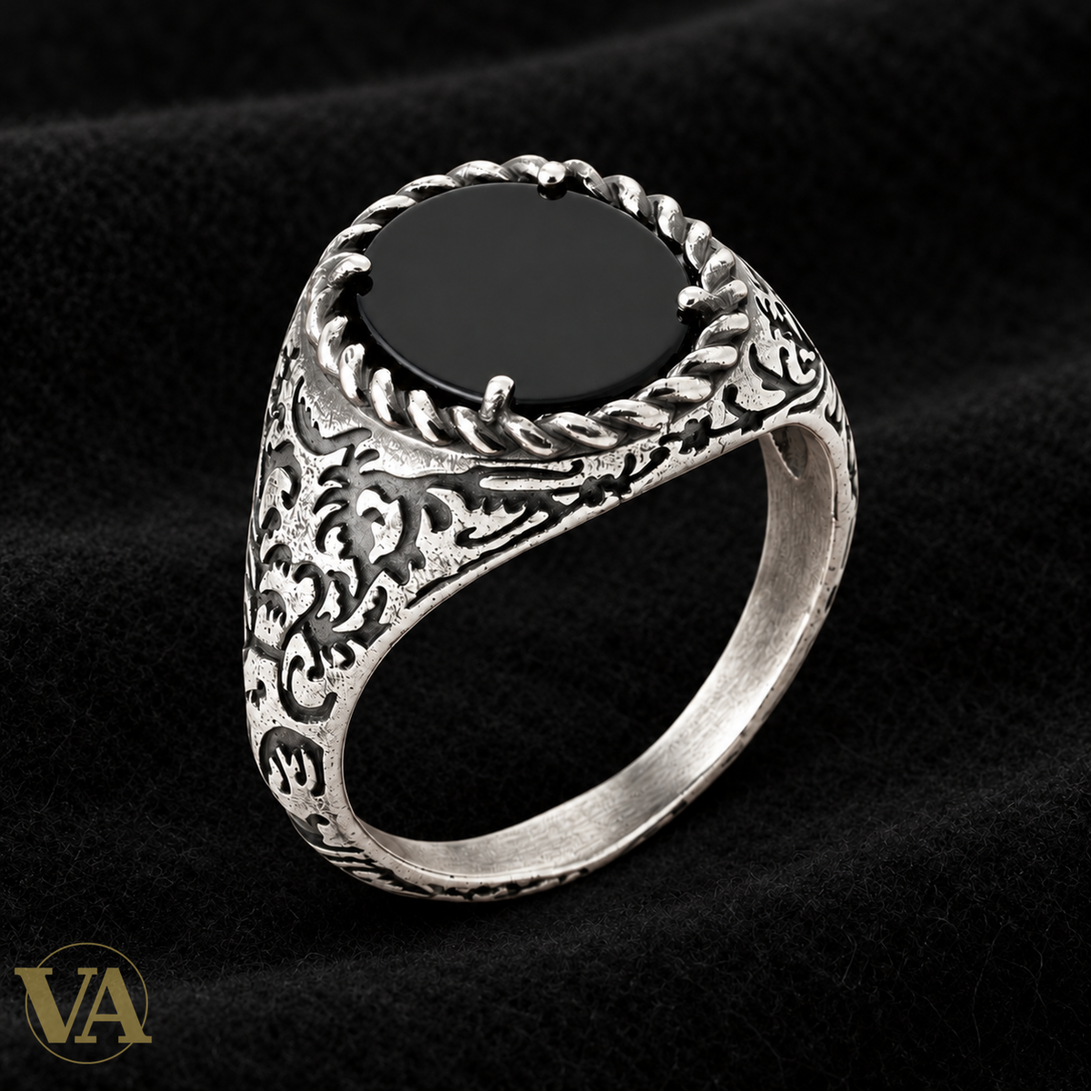 Chevalière Homme Argent 925 – Agate Noire à Griffes et Arabesques sur fond noir