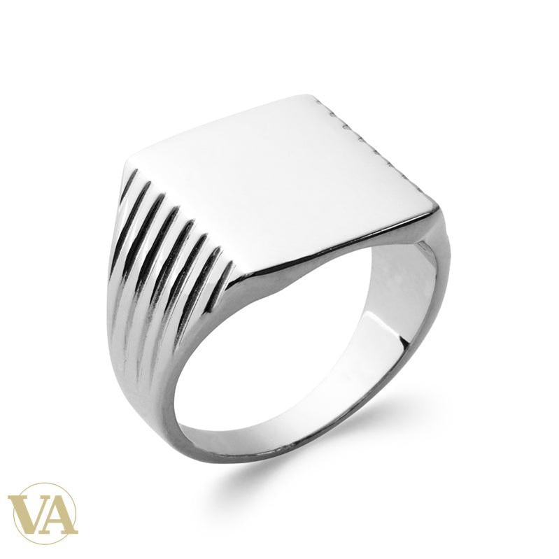 Chevalière Homme Argent 925 Rhodié – Plateau Rectangulaire et Côtés Striés — vue du bijou non porté