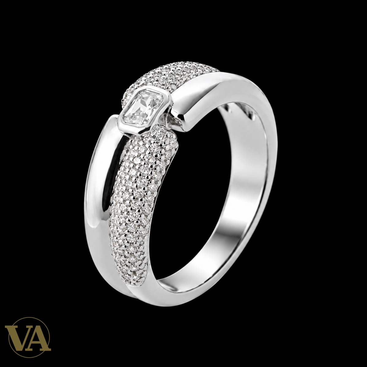 Bague Femme Argent 925 Rhodié – Zirconium Central et Rubans Pavés — vue du bijou sur fond noir