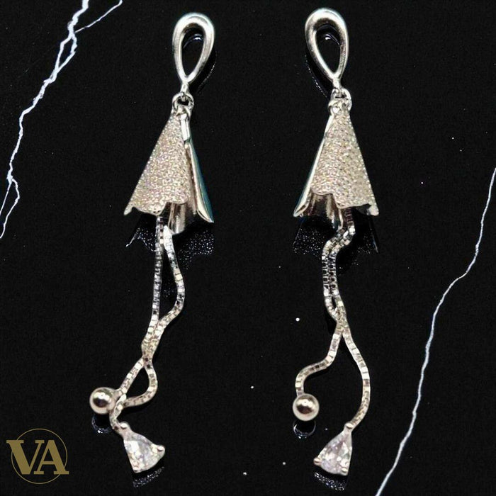 Boucles d’oreilles pendantes fleur en Argent 925 serties de zirconiums