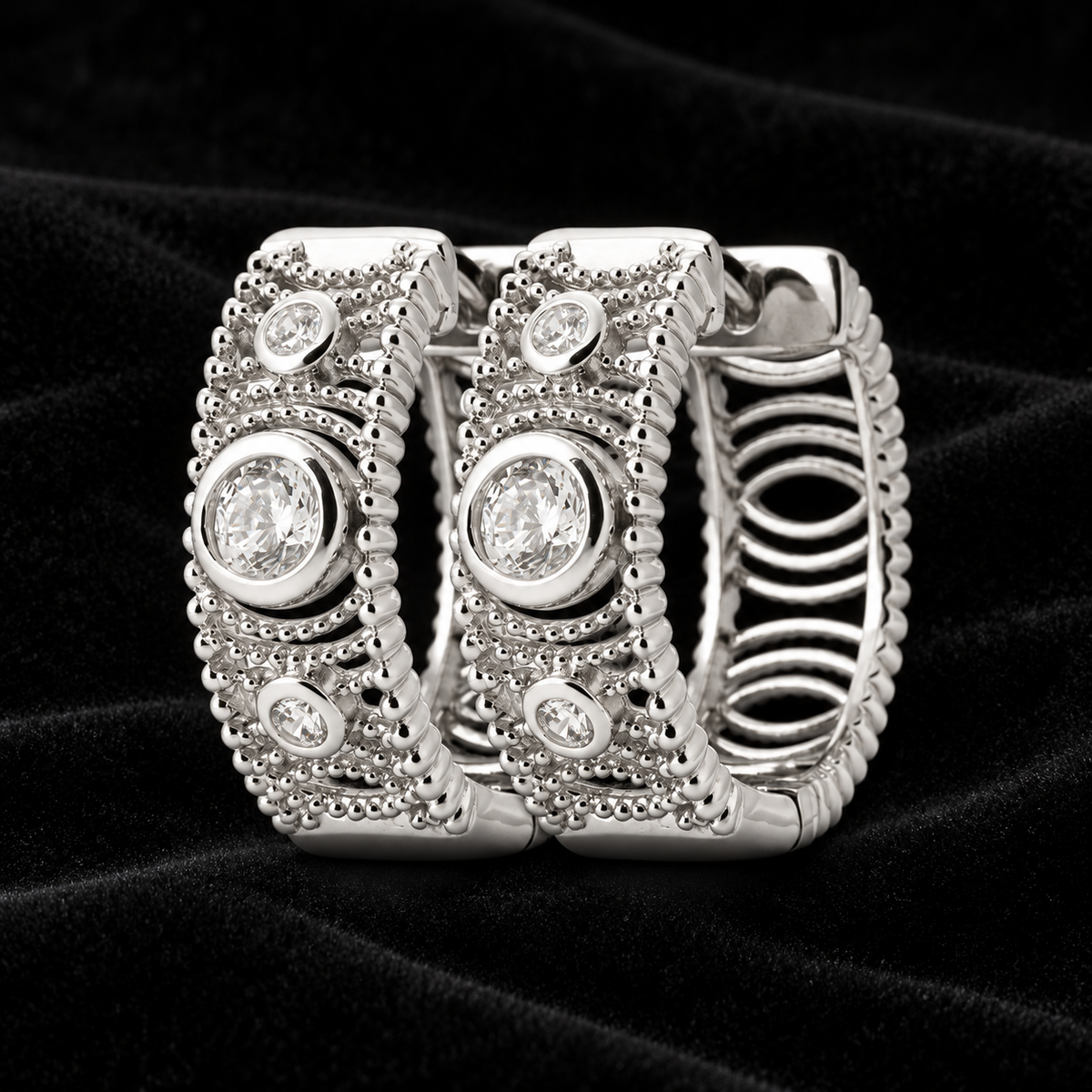 Créoles Femme Argent 925 Rhodié – Ajourées et oxydes de zirconium — paire sur fond noir