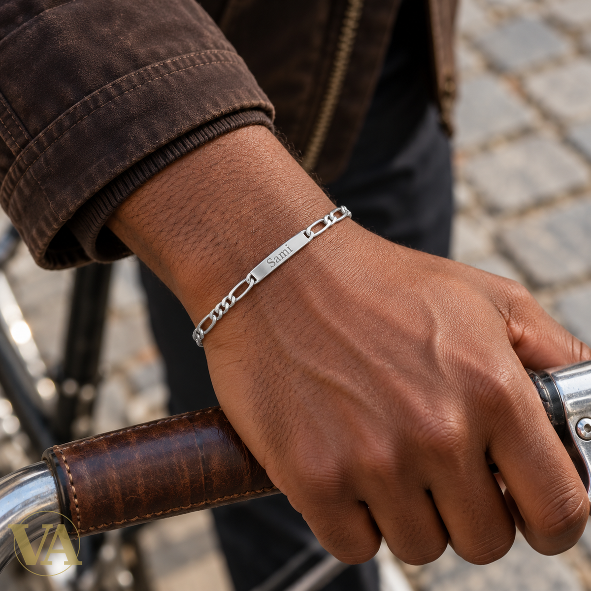 Bracelet argent 925 à graver 731005 — détail porté au poignet ; prénom d’exemple