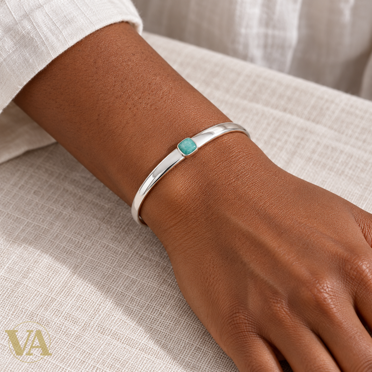 Jonc Femme Argent 925 Rhodié — Amazonite Carrée — porté au poignet