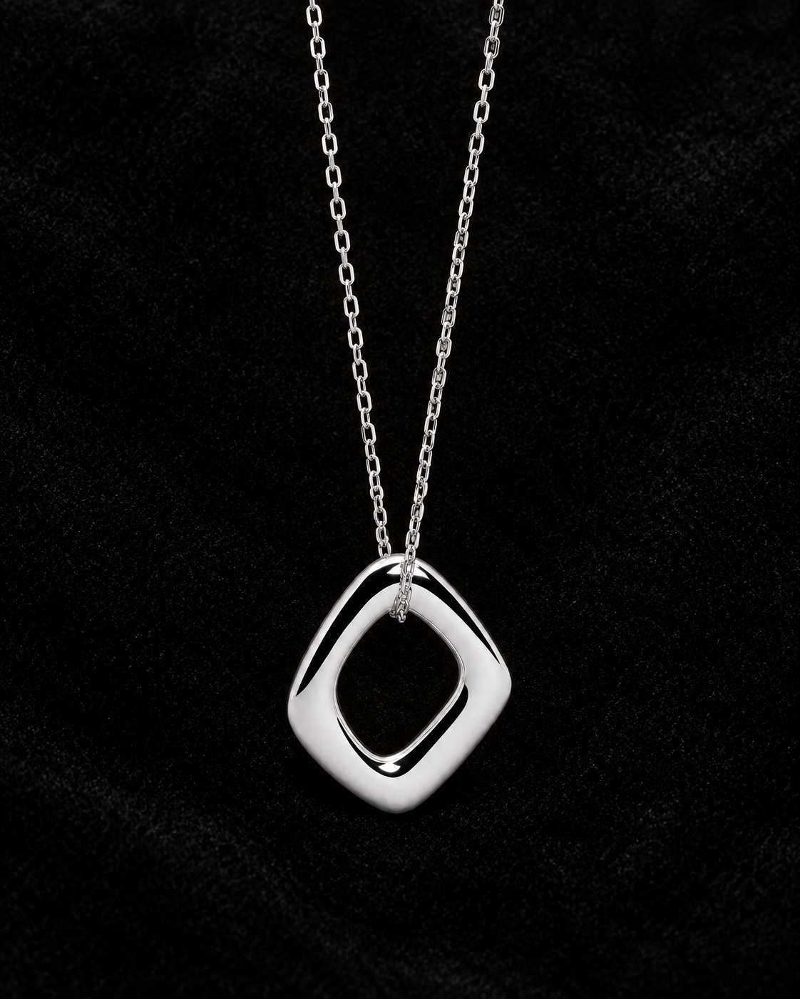 Collier femme argent 925 rhodié 4300014, vue studio sur fond noir