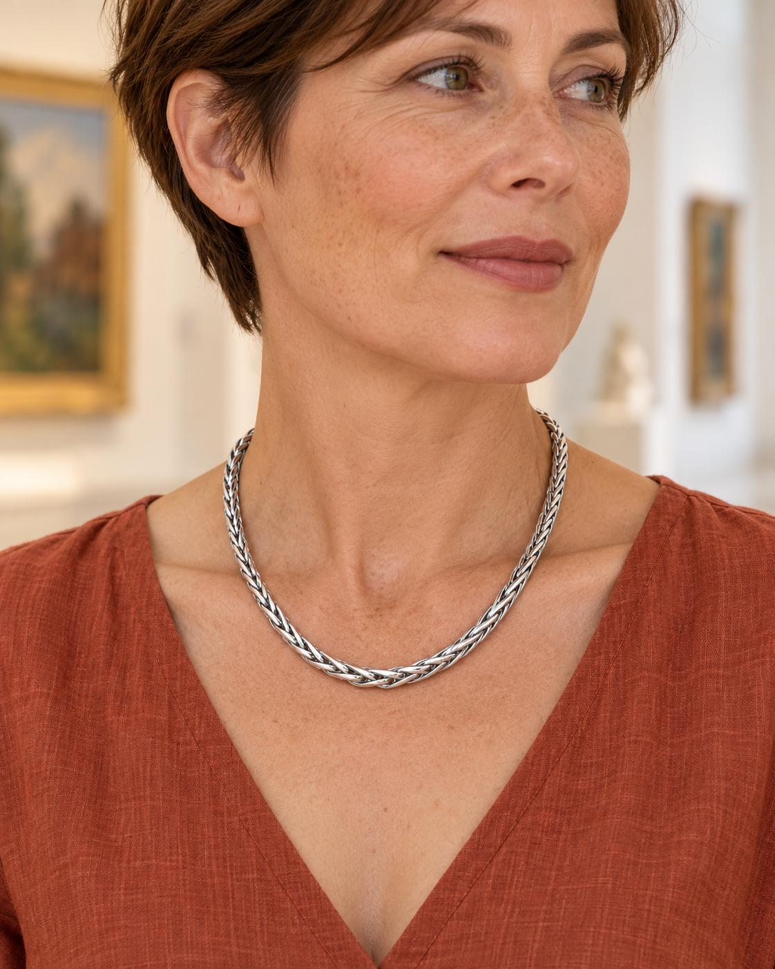 Collier femme argent 925 rhodié à maille tressée ronde, vue portée 1