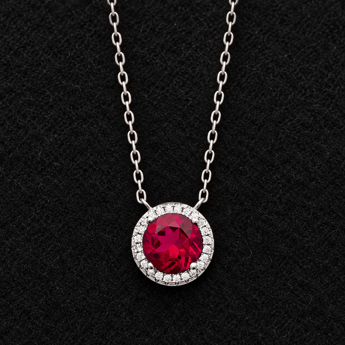 Collier Argent 925 Rhodié — Halo Rouge — vue sur feutrine noire