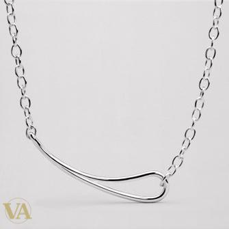 Collier femme argent 925 rhodié Hepburn à boucle sculpturale, vue du bijou