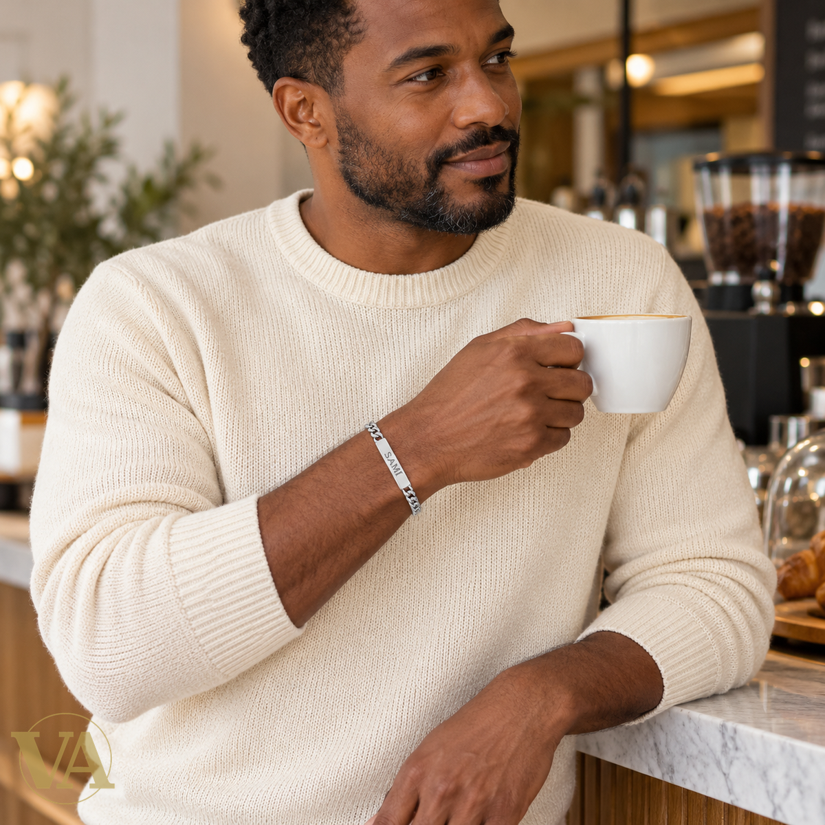 Gourmette homme argent 925 rhodié 21 cm — portrait avec bracelet porté, prénom d’exemple