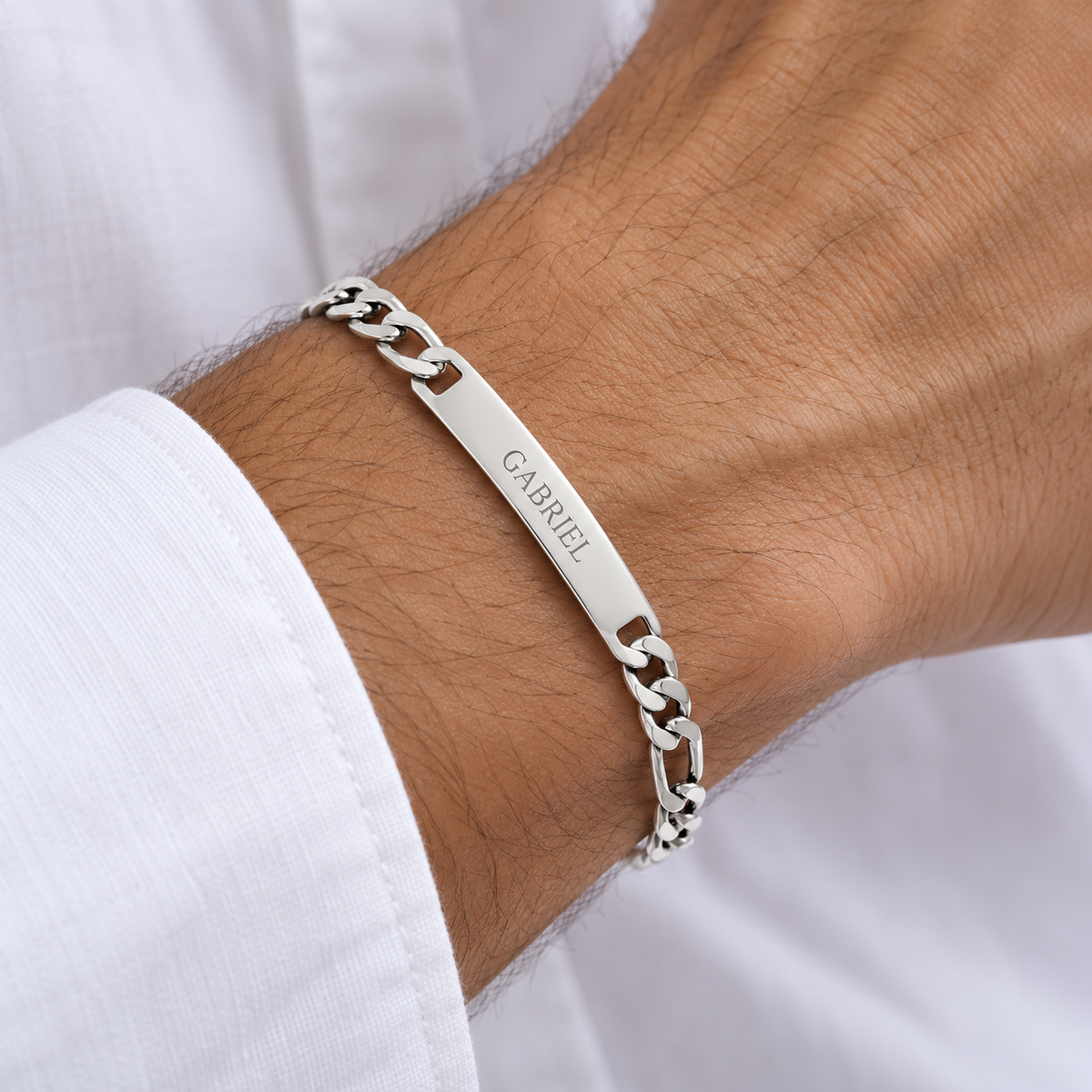 Gourmette Figaro argent 925 rhodié 21 cm portée au poignet, prénom d’exemple