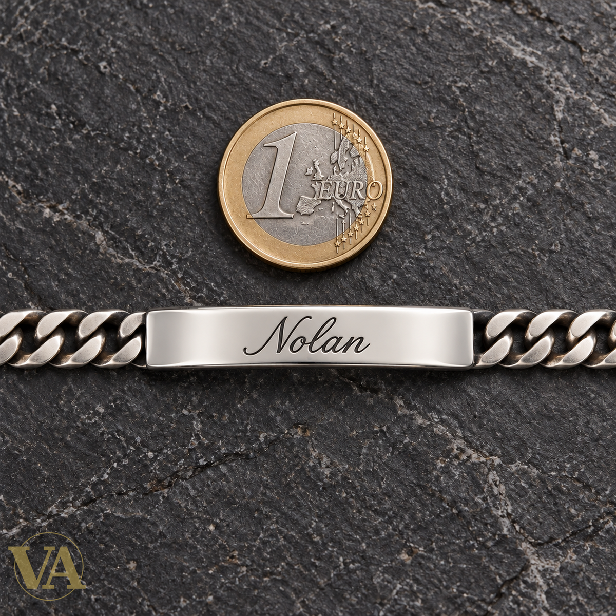 Plaque lisse gravée Nolan, maille argent vieillie et pièce de 1 euro
