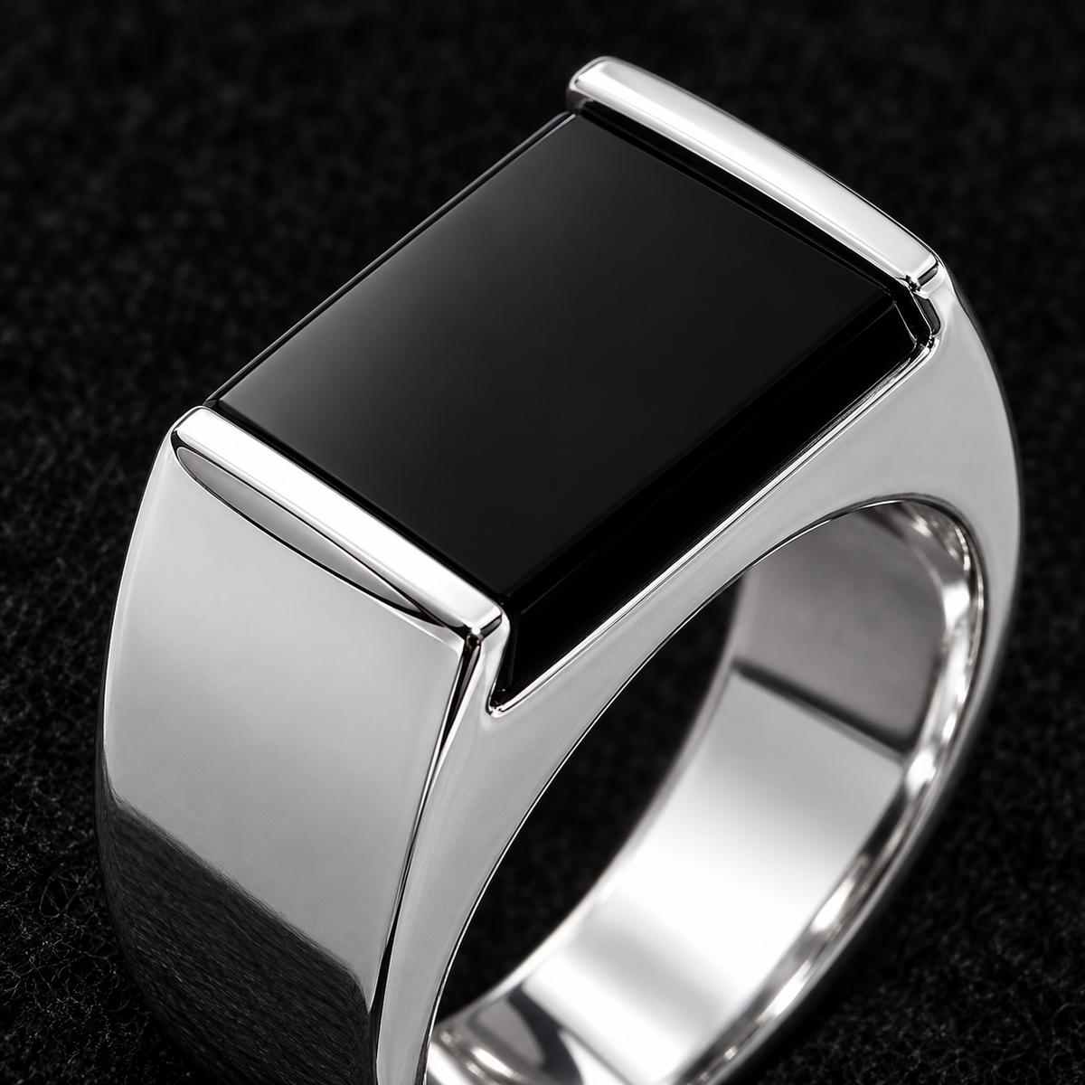 Chevalière homme argent 925 rhodié rectangle noir — détail de la monture — Vindicta