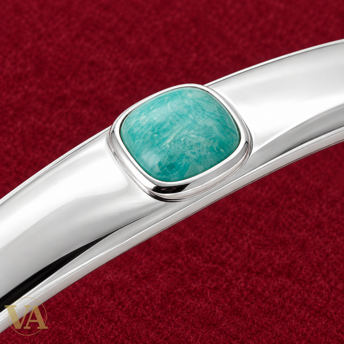 Jonc Femme Argent 925 Rhodié — Amazonite Carrée — zoom du détail sur feutre bordeaux