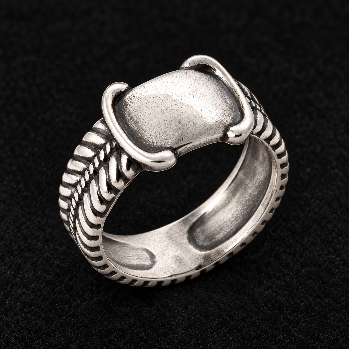 Chevalière homme argent 925 — Plateau galbé et épaules tressées — vue d’ensemble