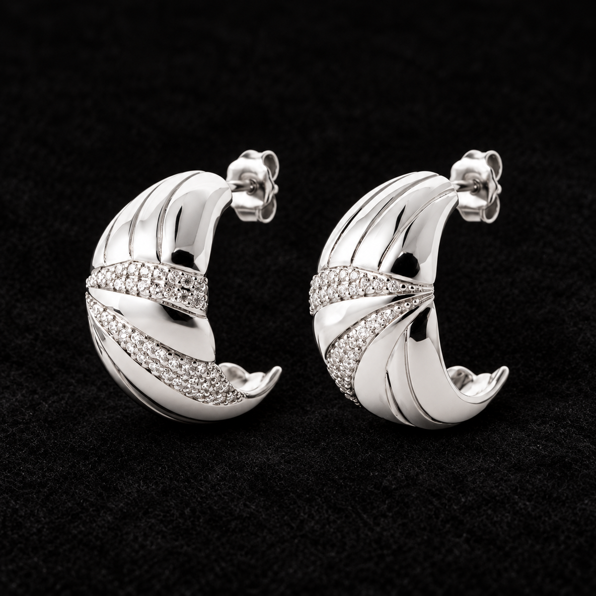 Boucles d’oreilles argent 925 rhodié — sur feutre noir