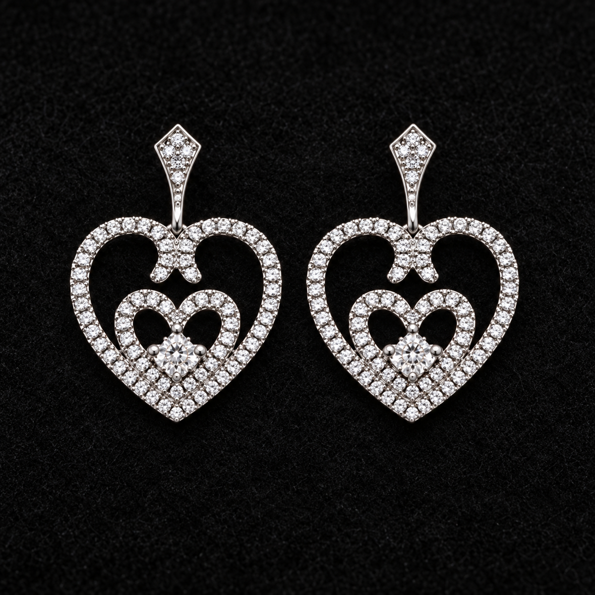 Boucles d’oreilles argent 925 rhodié — sur feutre noir