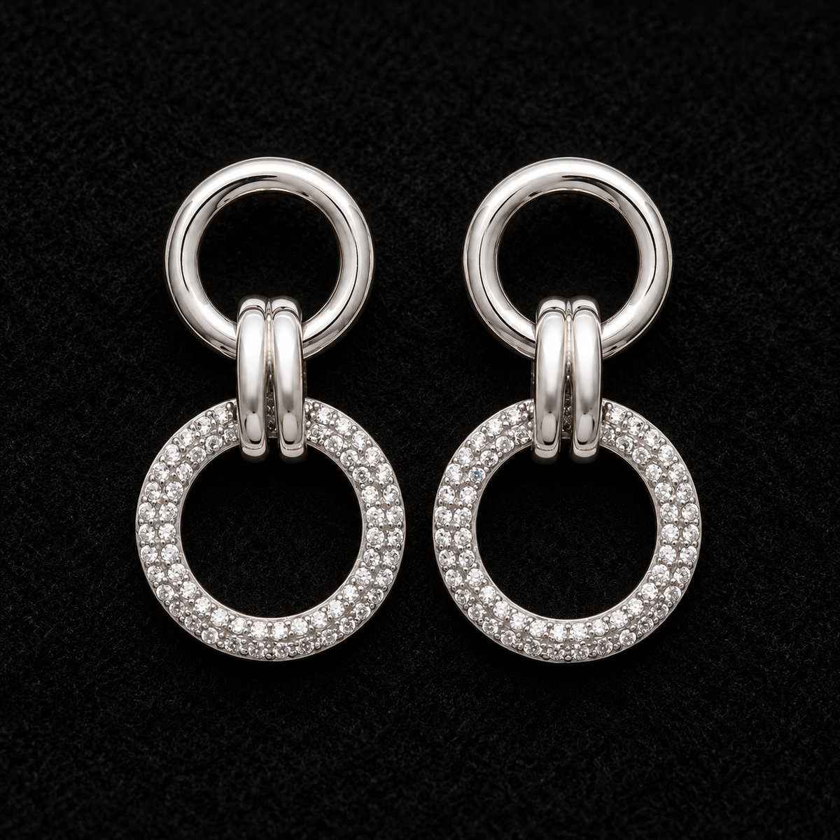 Boucles d’oreilles argent 925 rhodié — sur feutre noir