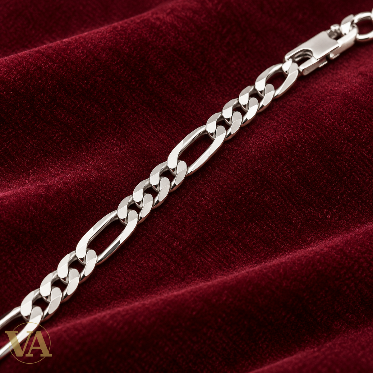 Bracelet homme argent 925 Figaro 1+3 21 cm — détail sur velours bordeaux