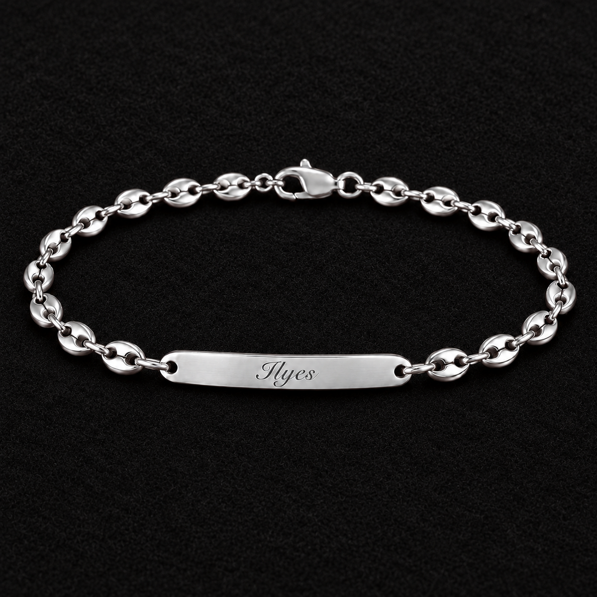 Bracelet à graver argent 925 rhodié — Grain de café, 19 cm — sur feutre bordeaux, gravure d’exemple