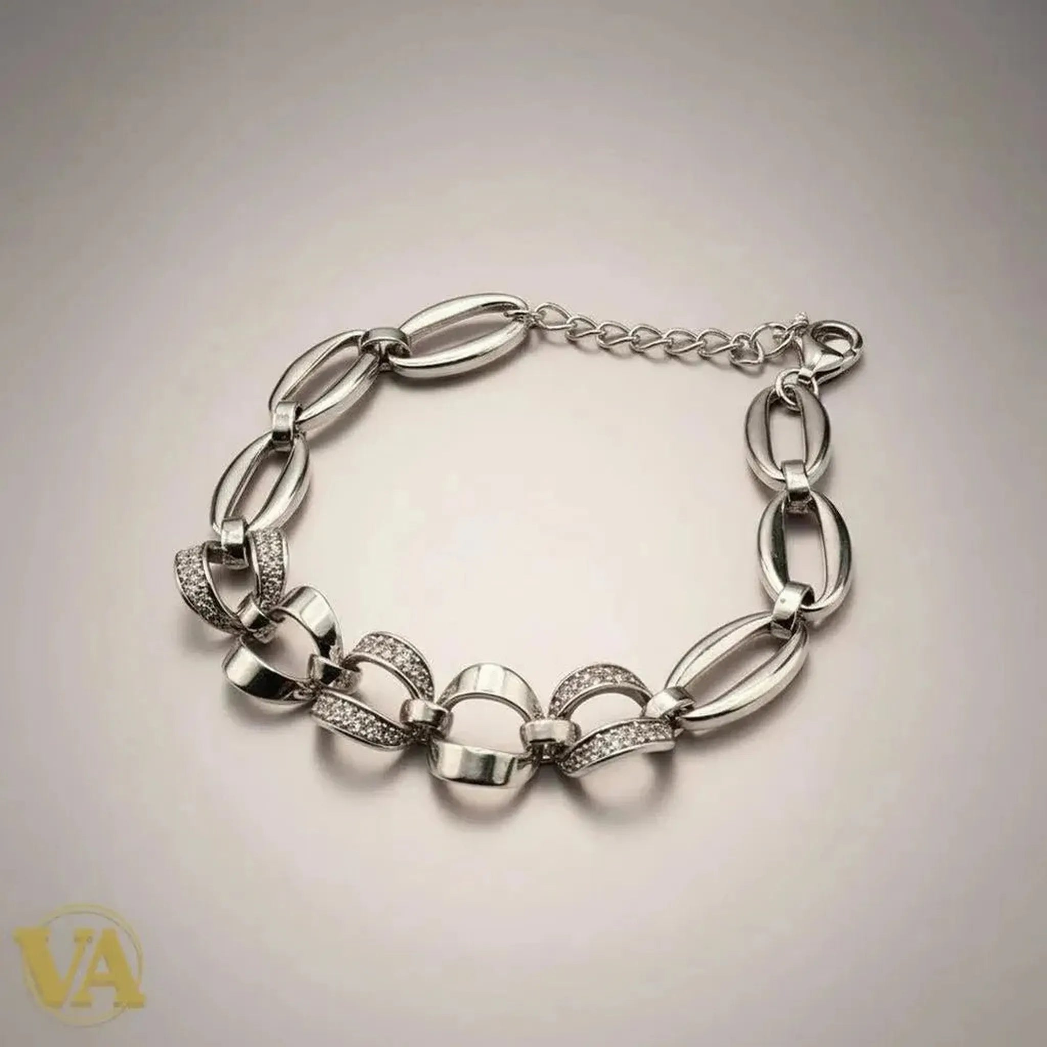 Bracelet Vindicta en argent 925, maillons ovales sertis de zircons, fermoir mousqueton, chaîne d'extension.