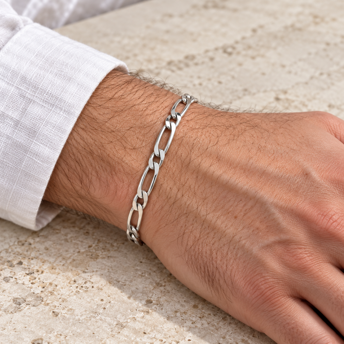 Bracelet homme Figaro 1+1 diamantée en argent 925 — 21 cm — porté en gros plan