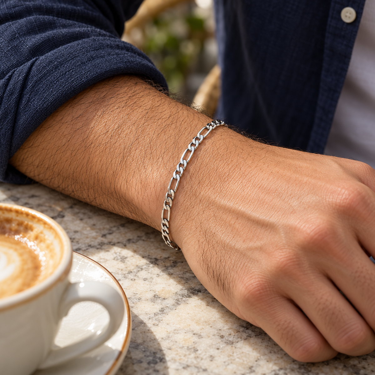 Bracelet homme Figaro 1+2 diamantée rhodié en argent 925 — 21 cm — porté en situation