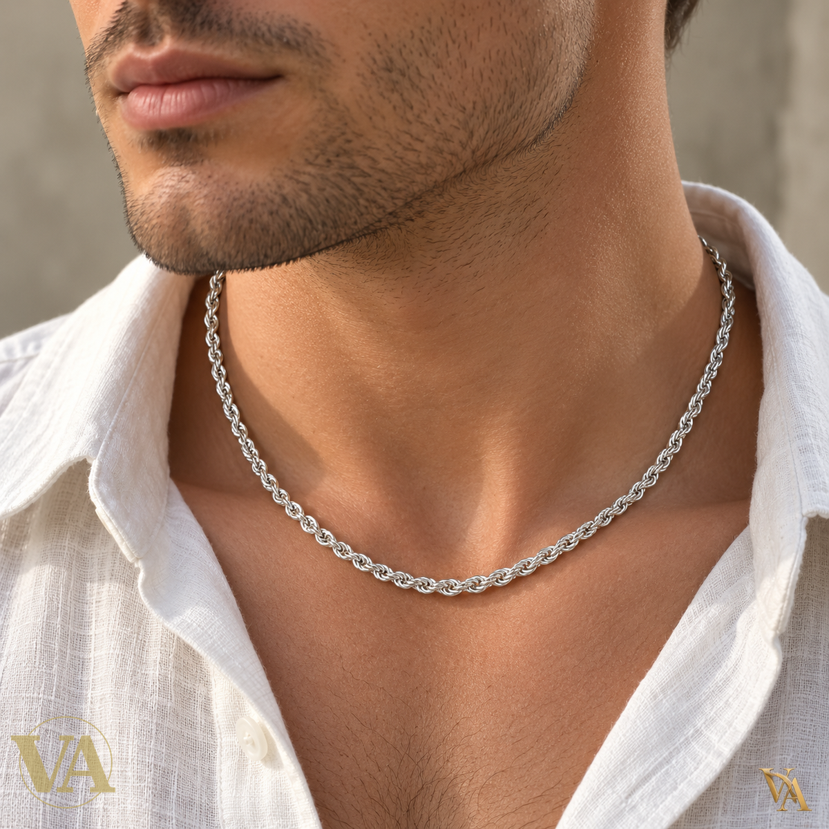 Chaîne Homme Argent 925 – Corde ronde torsadée Rhodiée 4 mm — gros plan porté
