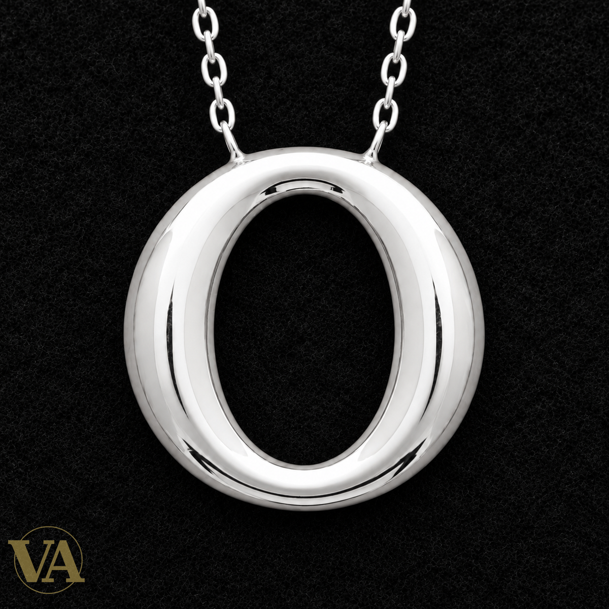 Collier ovale ajouré en argent 925 — gros plan du détail