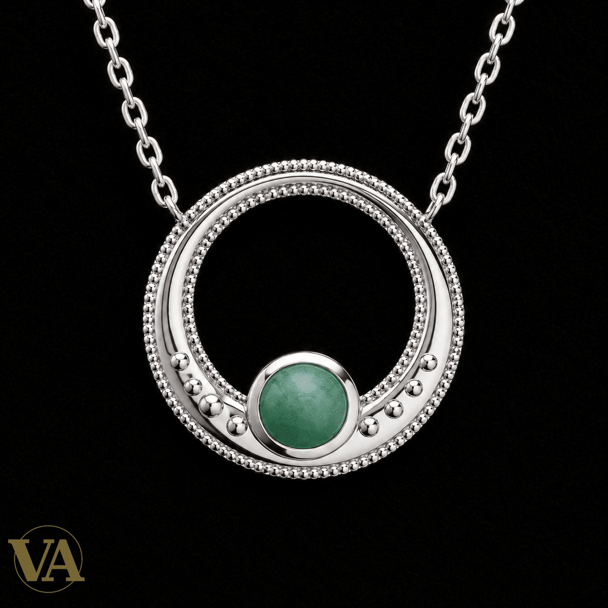 Collier femme argent 925 rhodié aventurine verte et cercles texturés — 45 cm — gros plan du détail