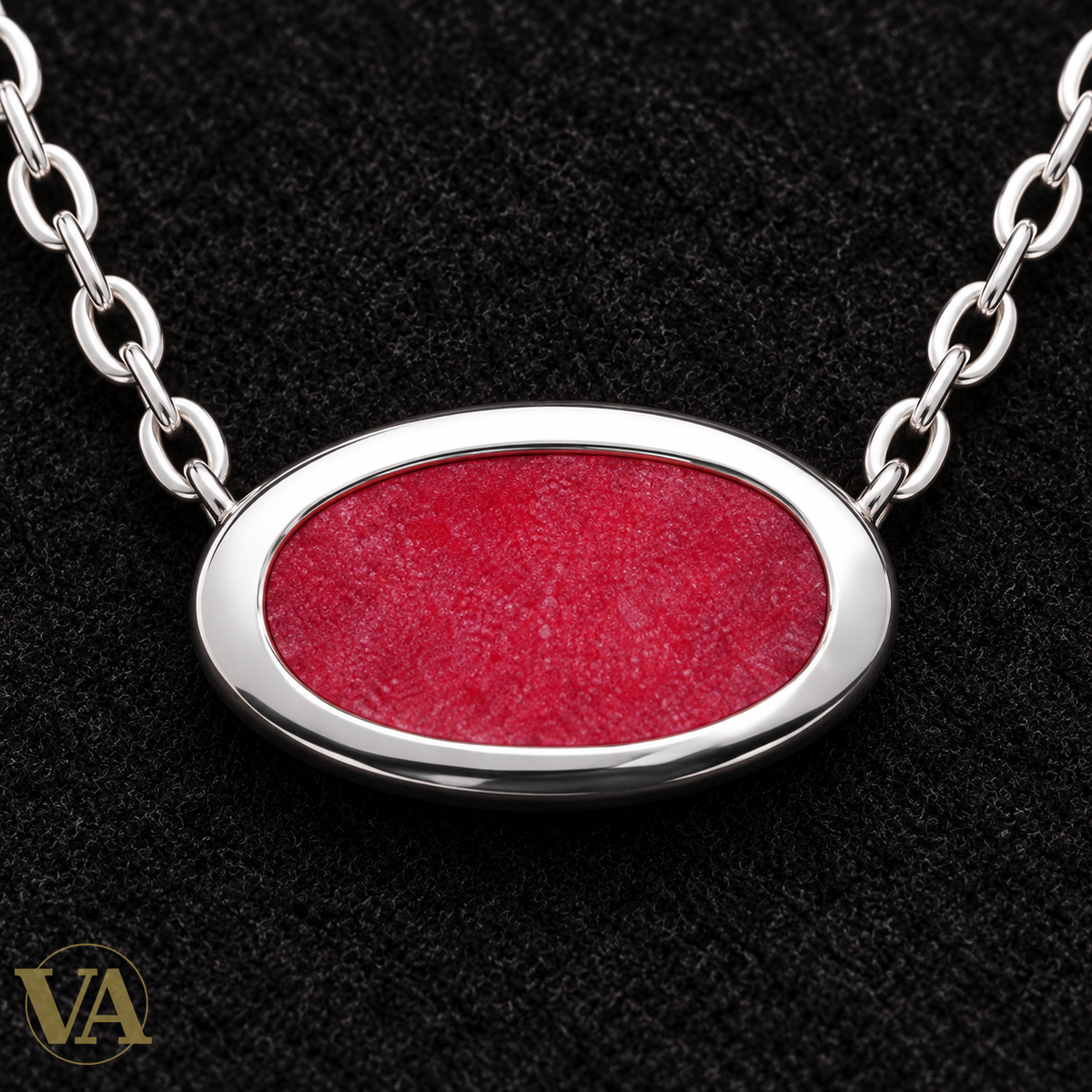 Collier ovale rose en argent 925 rhodié — gros plan du détail