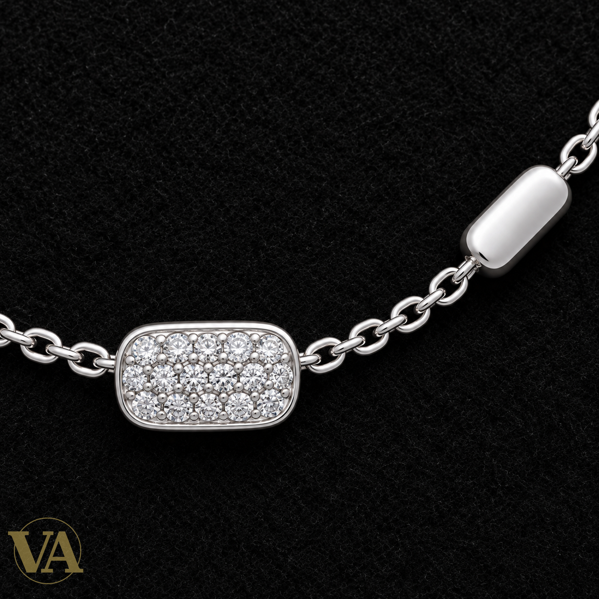 Collier petits rectangles sertis en argent 925 — gros plan du détail