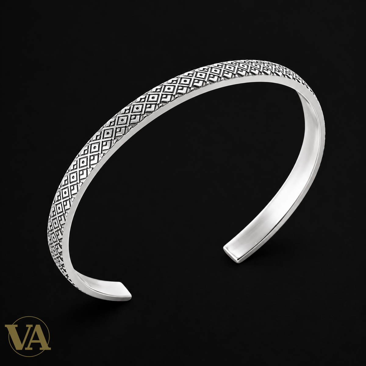 Jonc homme argent 925 Motifs Losanges, diamètre 62 mm — fond noir